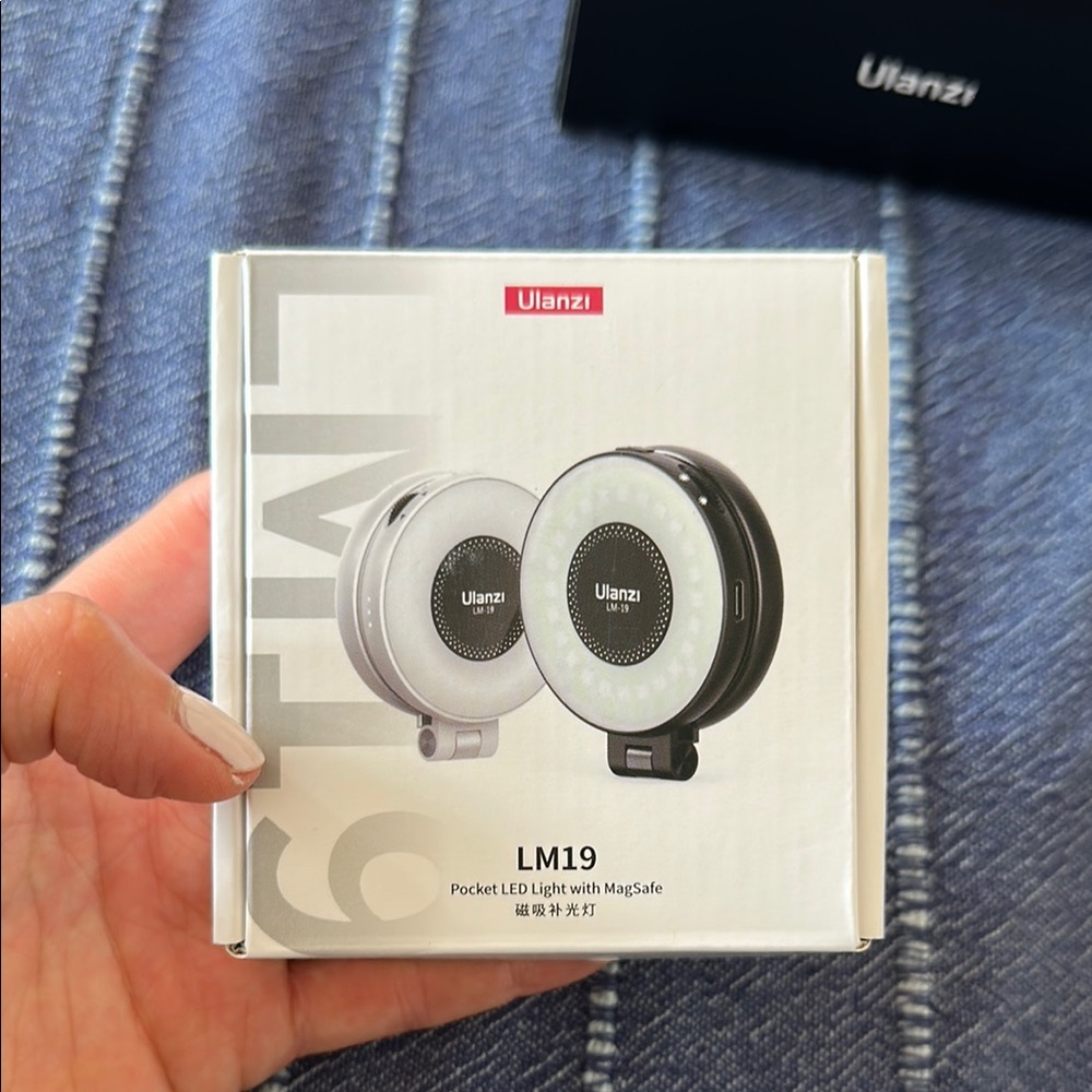 LM19 Pocket LED Light with MagSafe - Black and White